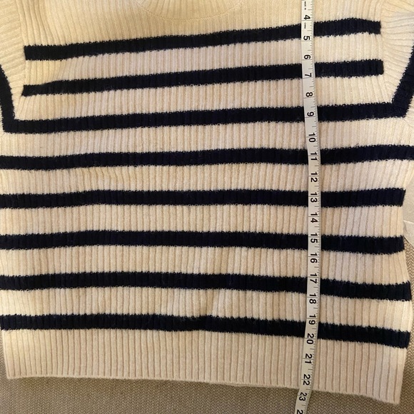 H&M striped cream & navy sweater - Picture 5 of 5